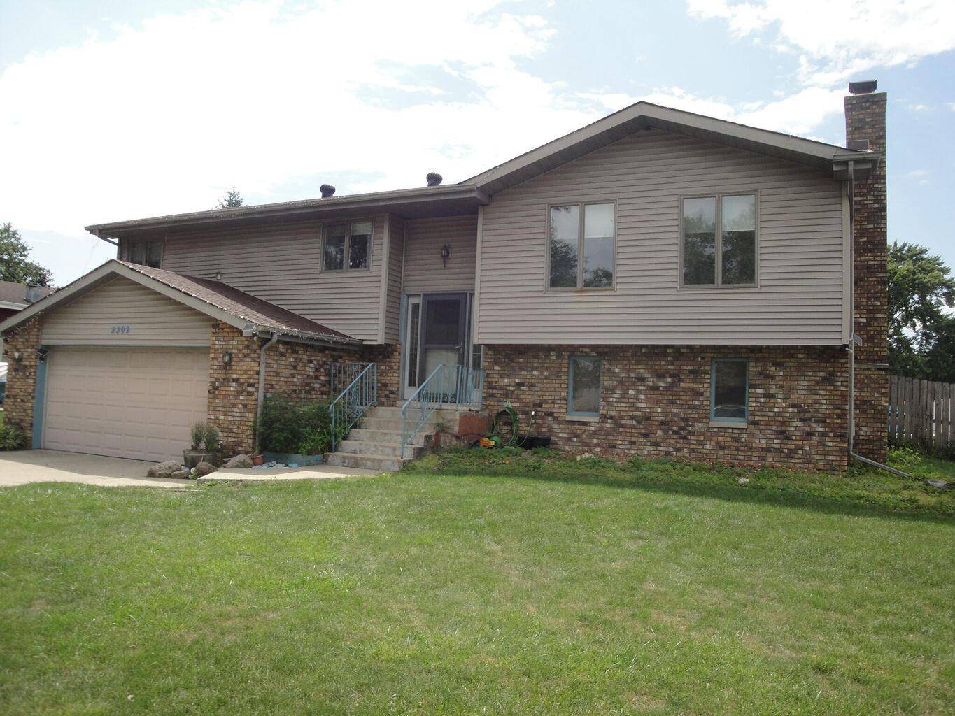 2308 Flint CT, Dyer, IN 46311