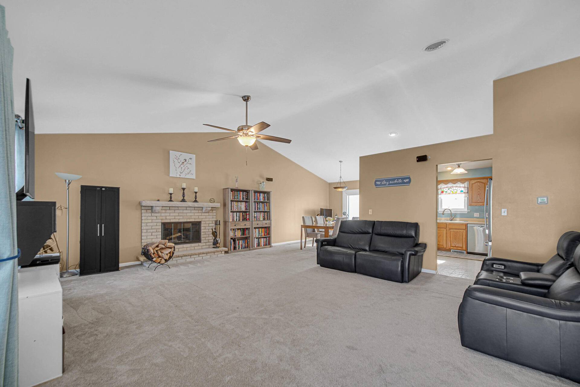 2545 Tulip LN, Hobart, IN 46342