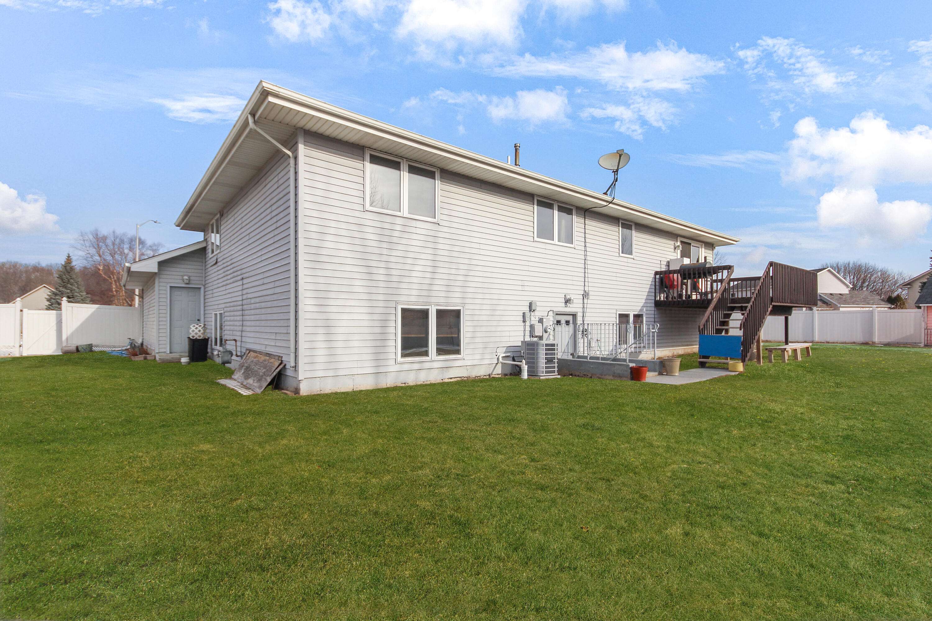 1691 Ruby CT, Hobart, IN 46342