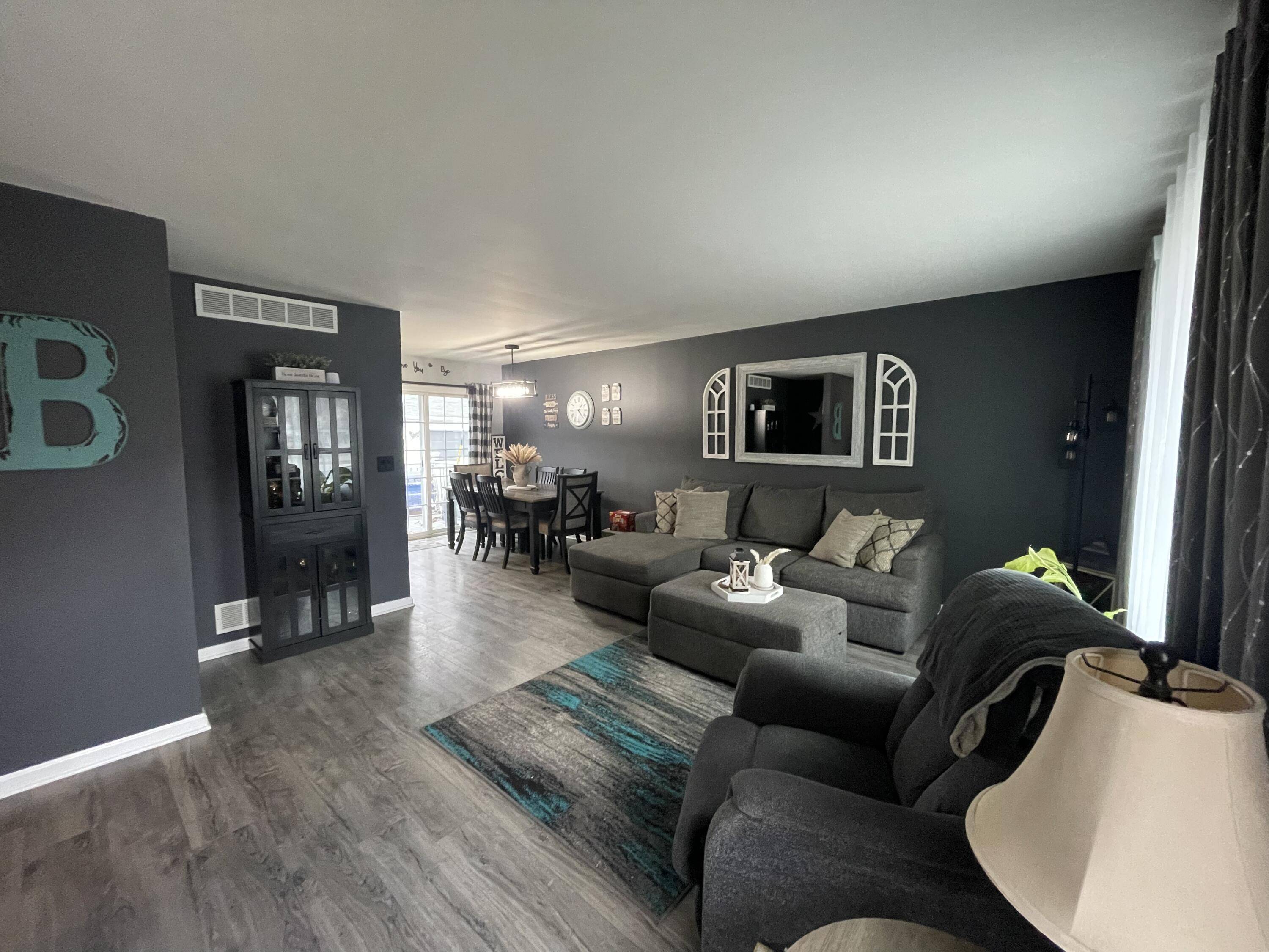 811 Henry CT, Hobart, IN 46342