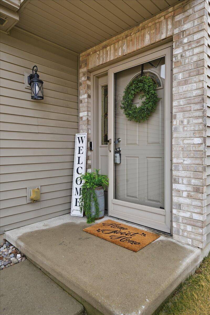 3049 Topaz DR, Hobart, IN 46342