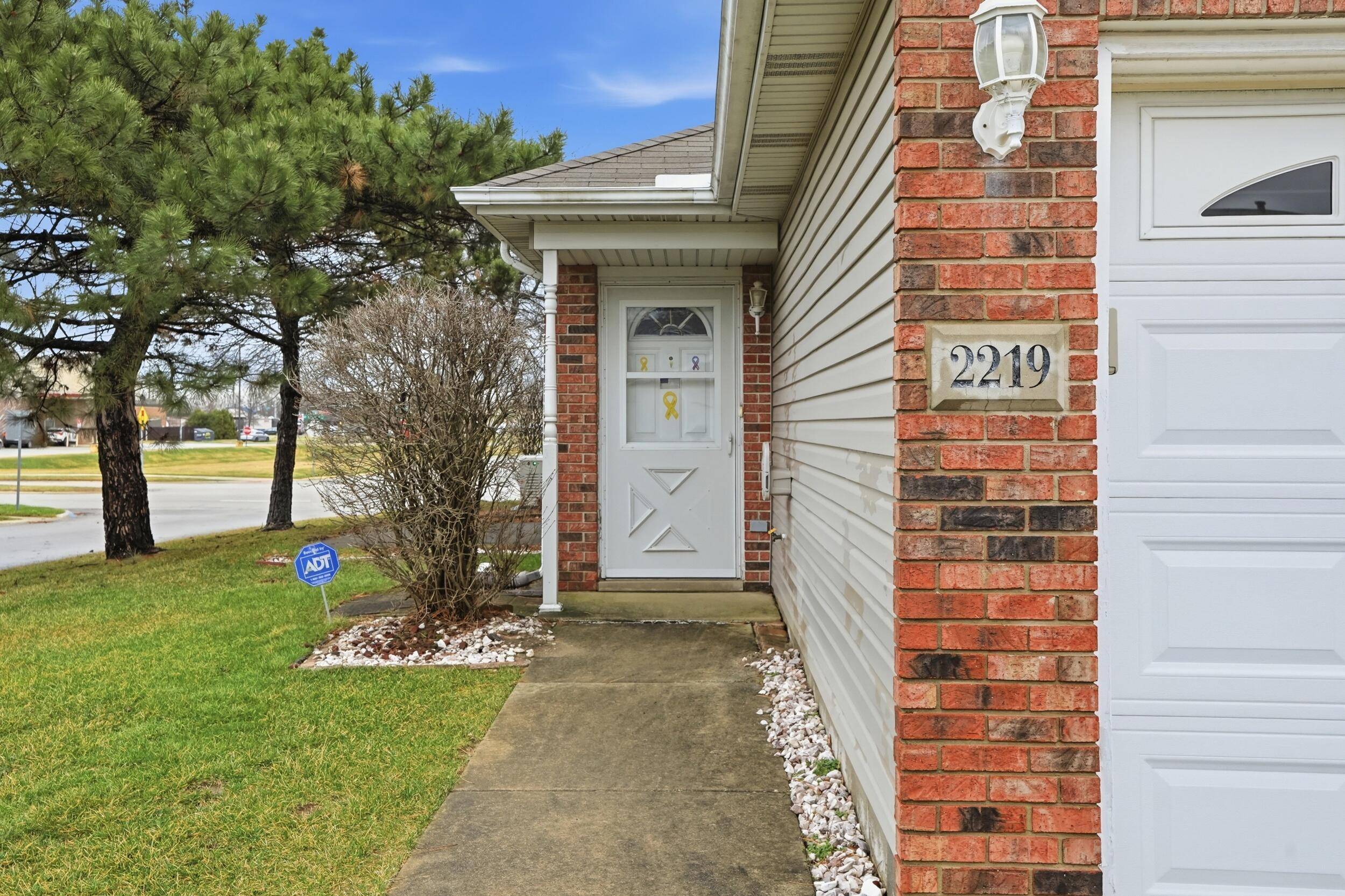 2219 Sandridge LN, Dyer, IN 46311