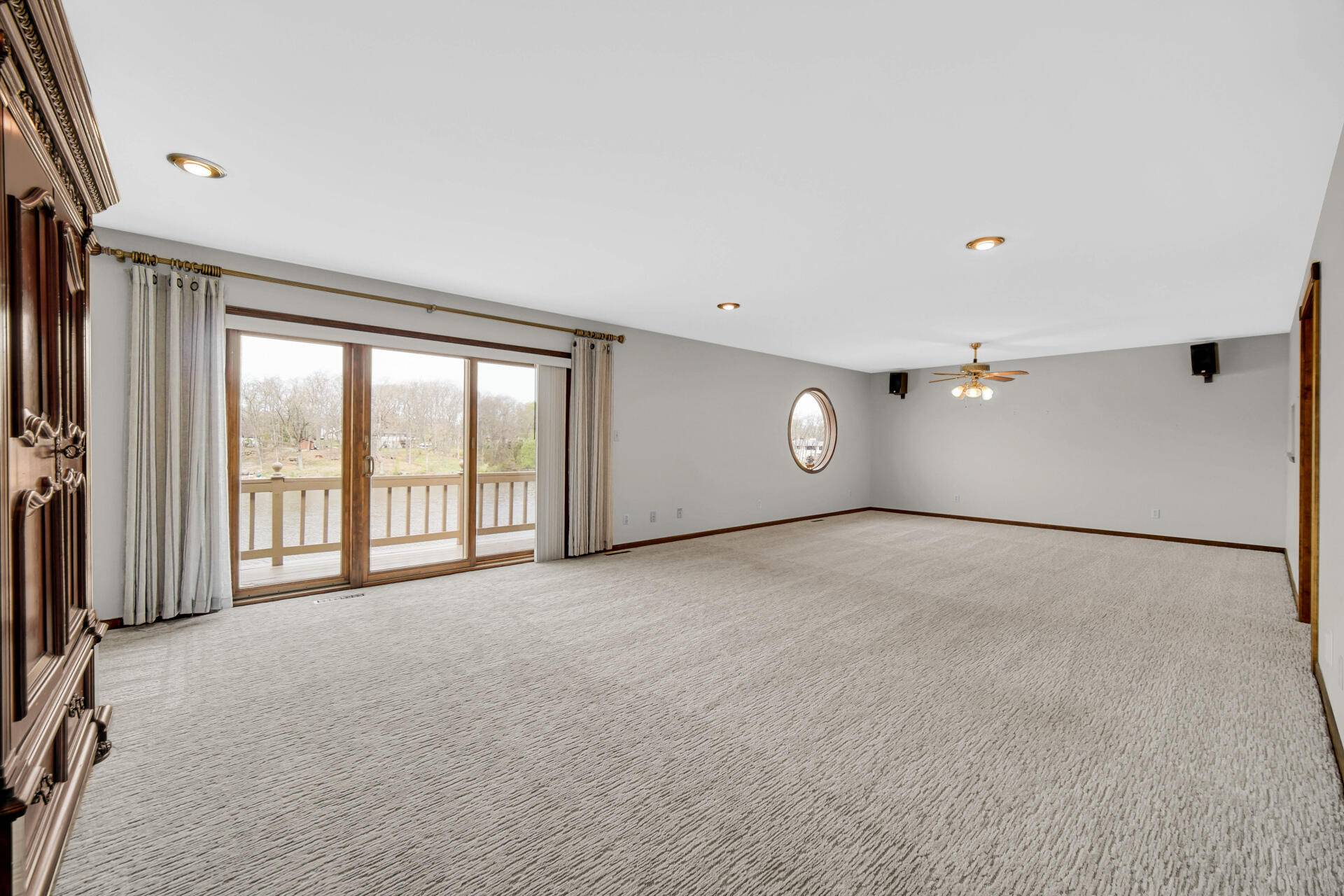 1242 River TER, Hobart, IN 46342