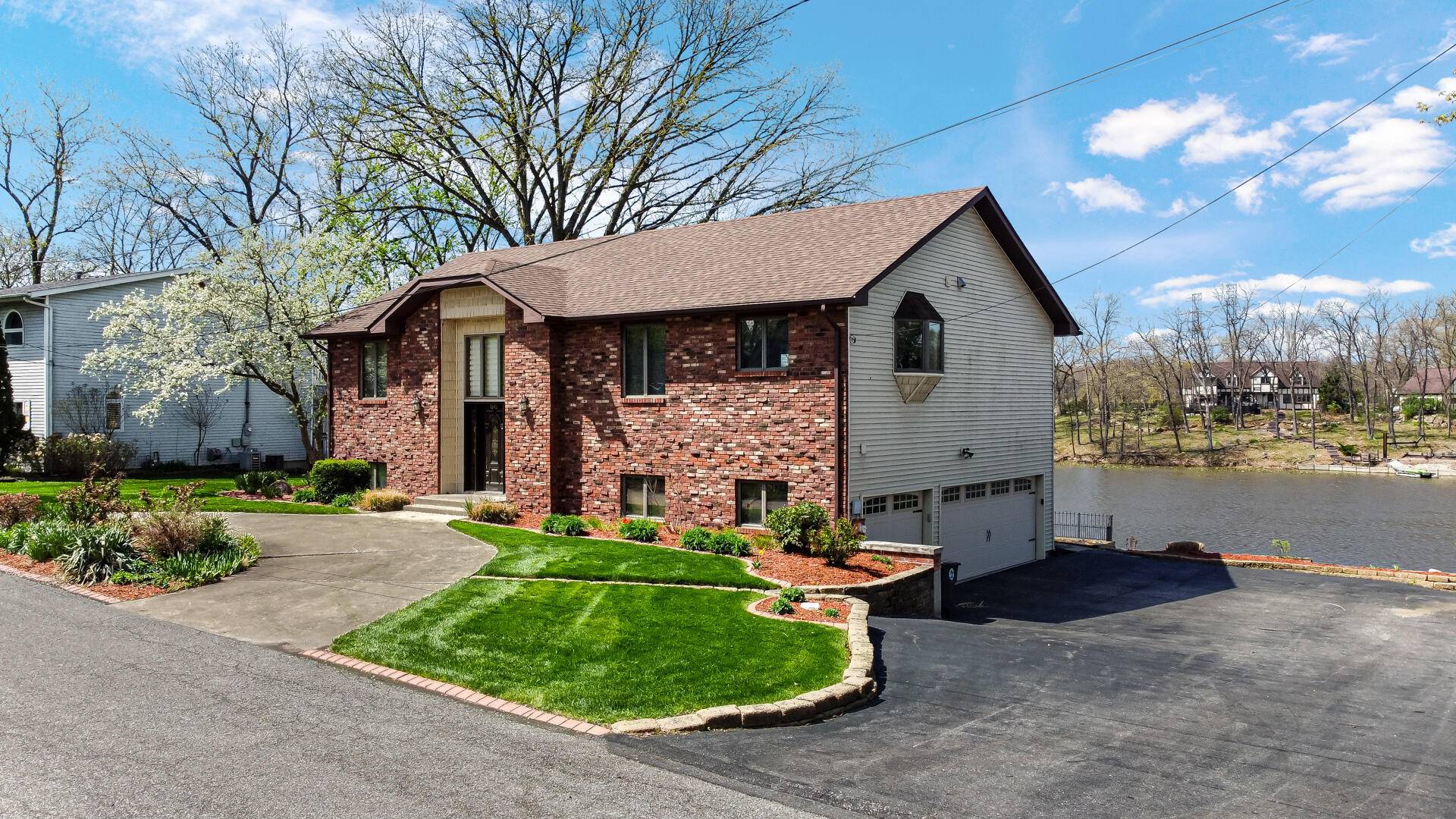 1242 River TER, Hobart, IN 46342