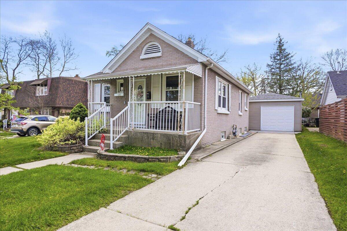 120 W 2nd Street, Hobart, IN 46342