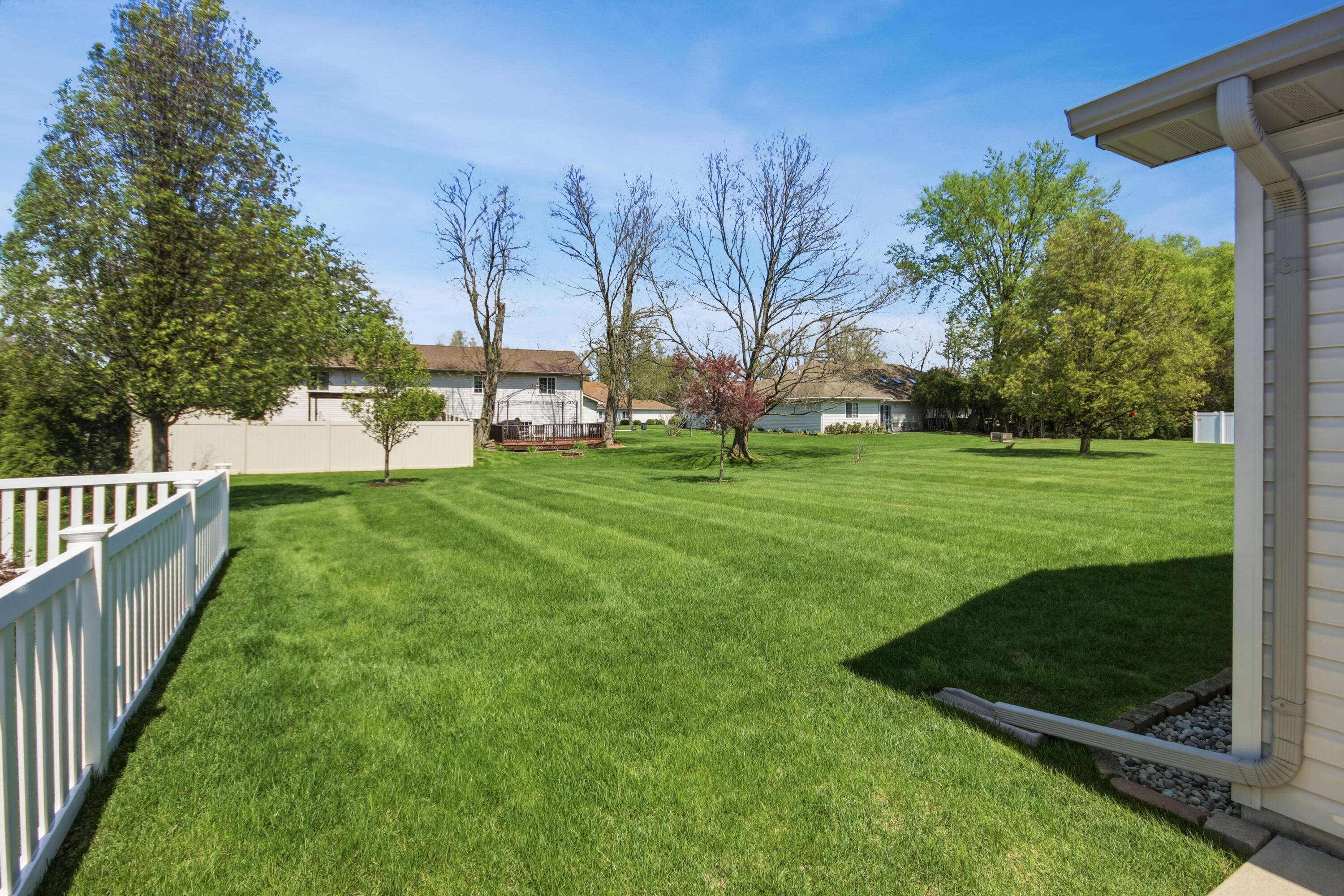 200 Polly LN, Hobart, IN 46342