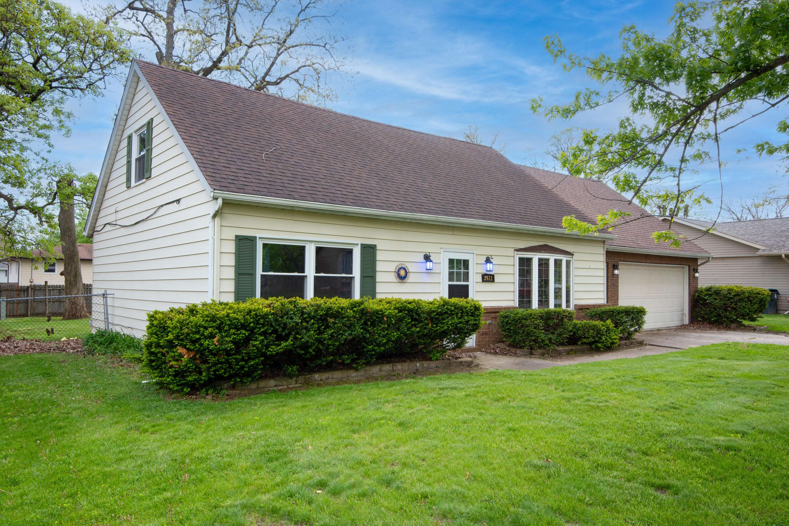 2611 Crowsnest Drive, Hobart, IN 46342