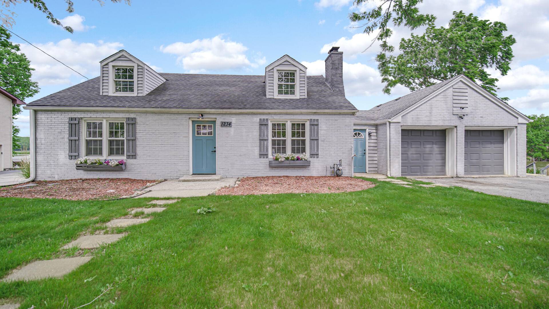 1234 River Terrace, Hobart, IN 46342