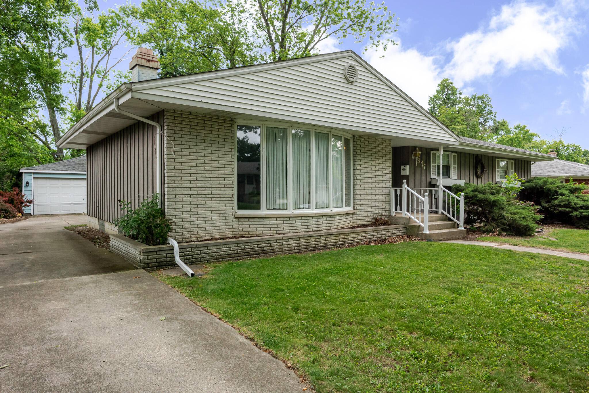 327 Softwood Drive, Hobart, IN 46342