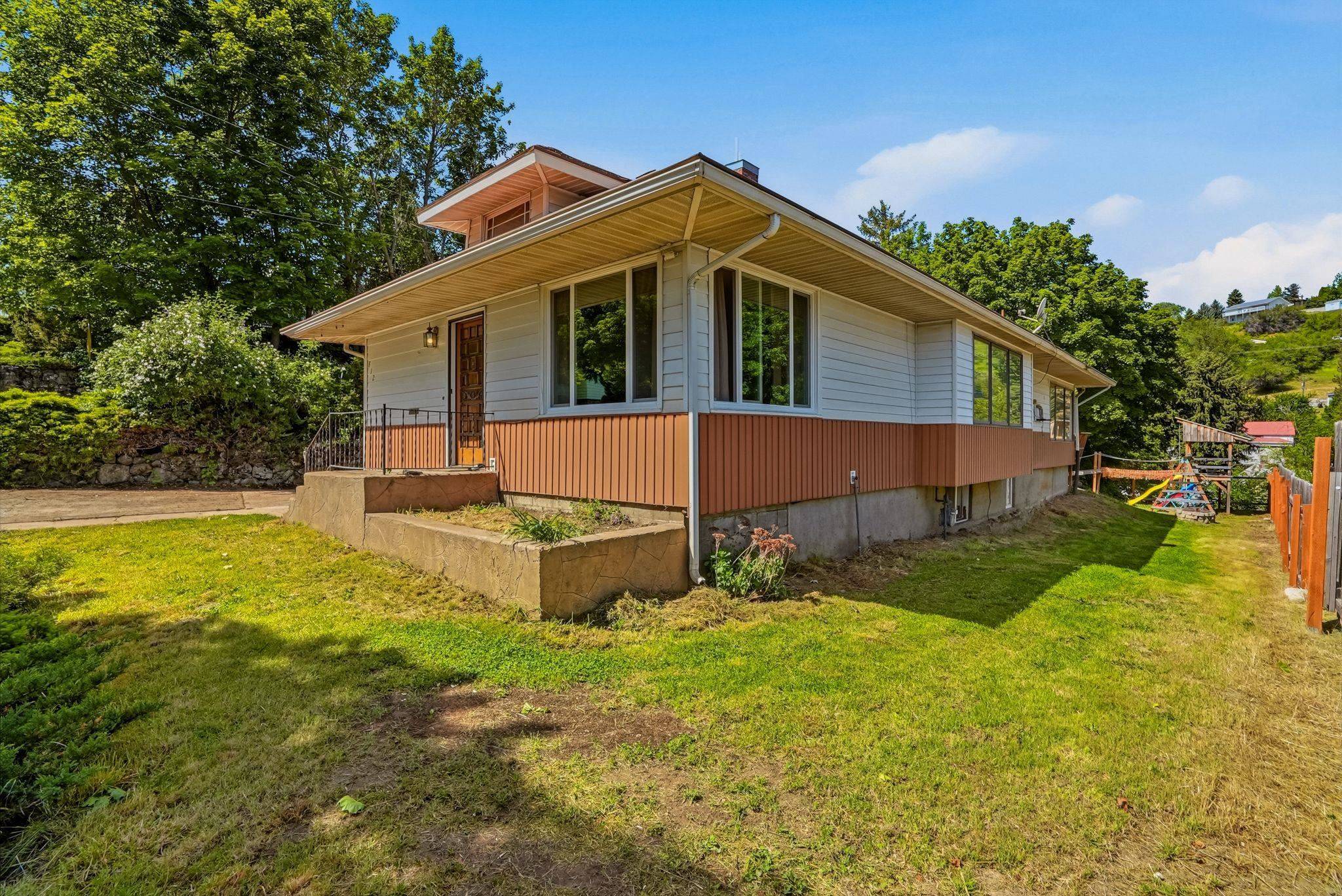 812 S Lake St, Colfax, WA 99111