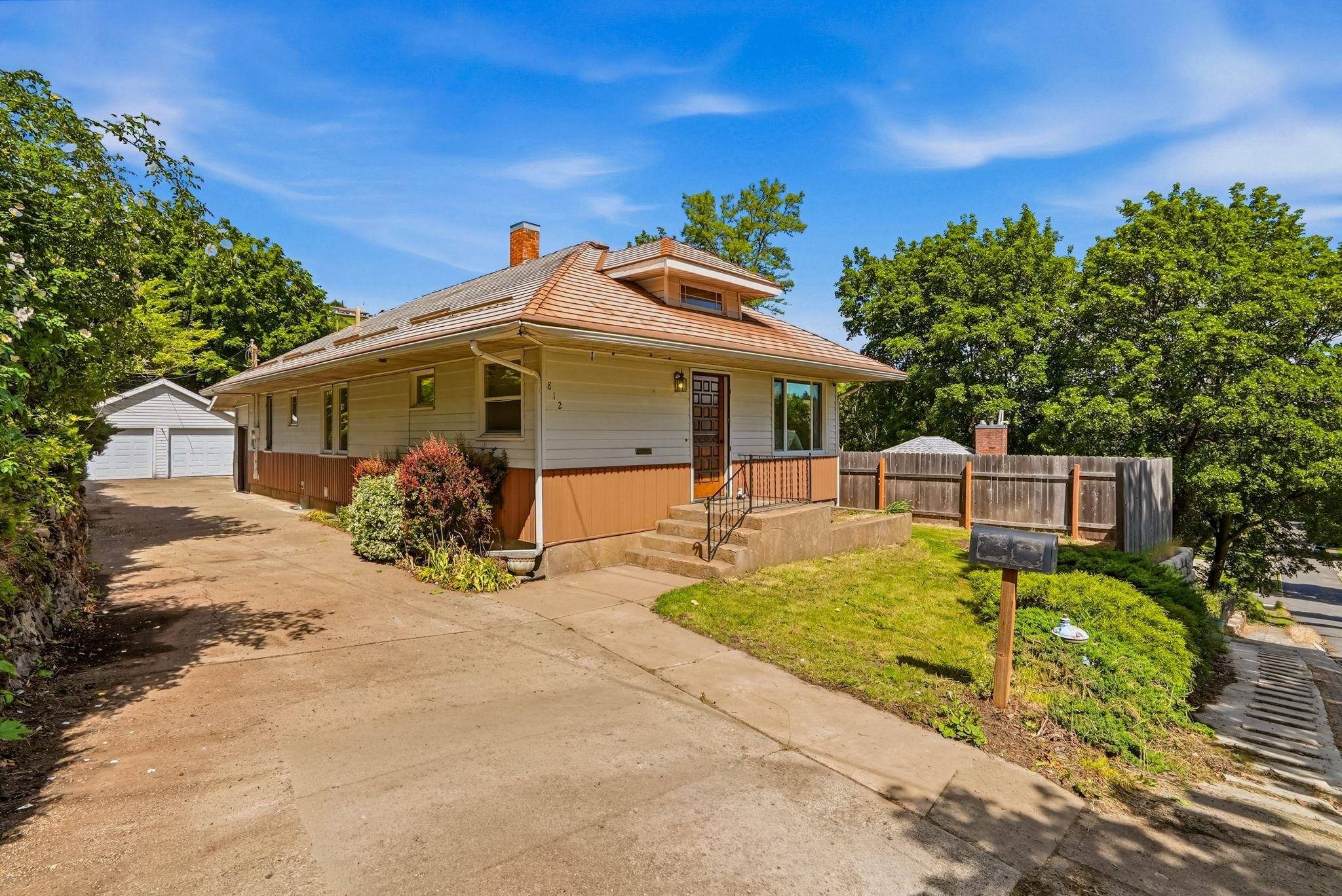 812 S Lake St, Colfax, WA 99111