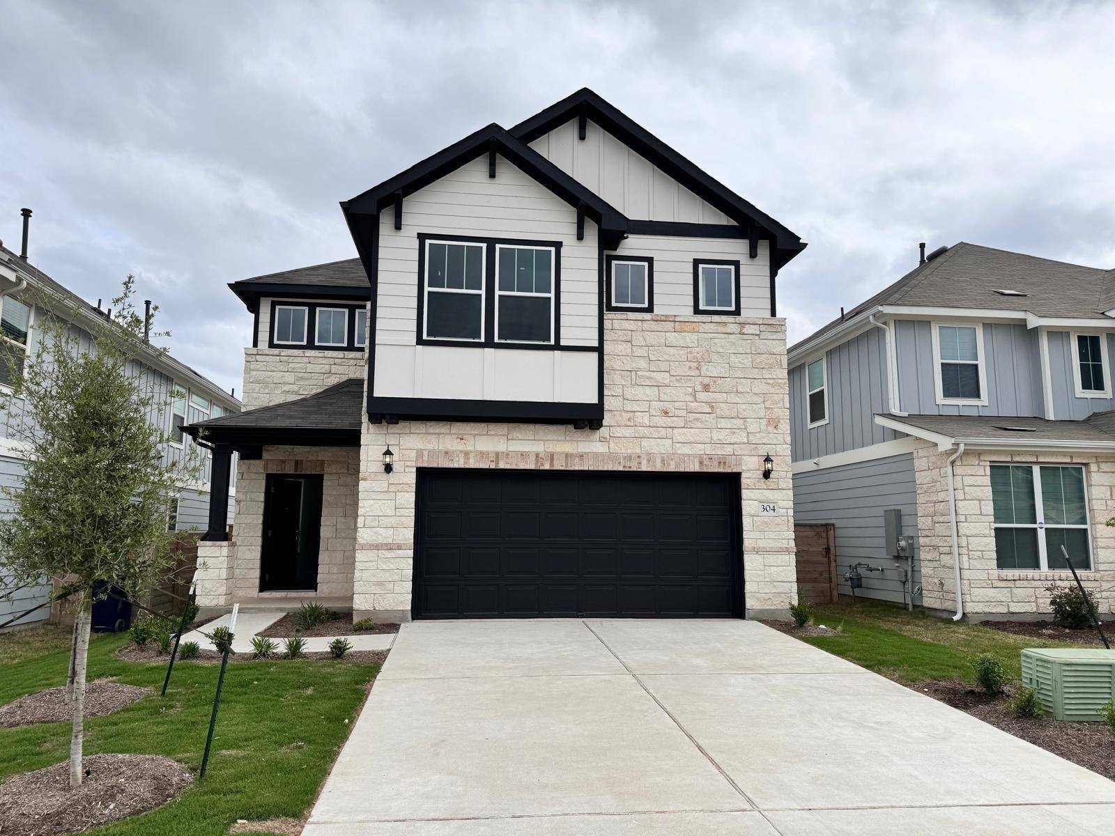 304 Harbors LN, Leander, TX 78641