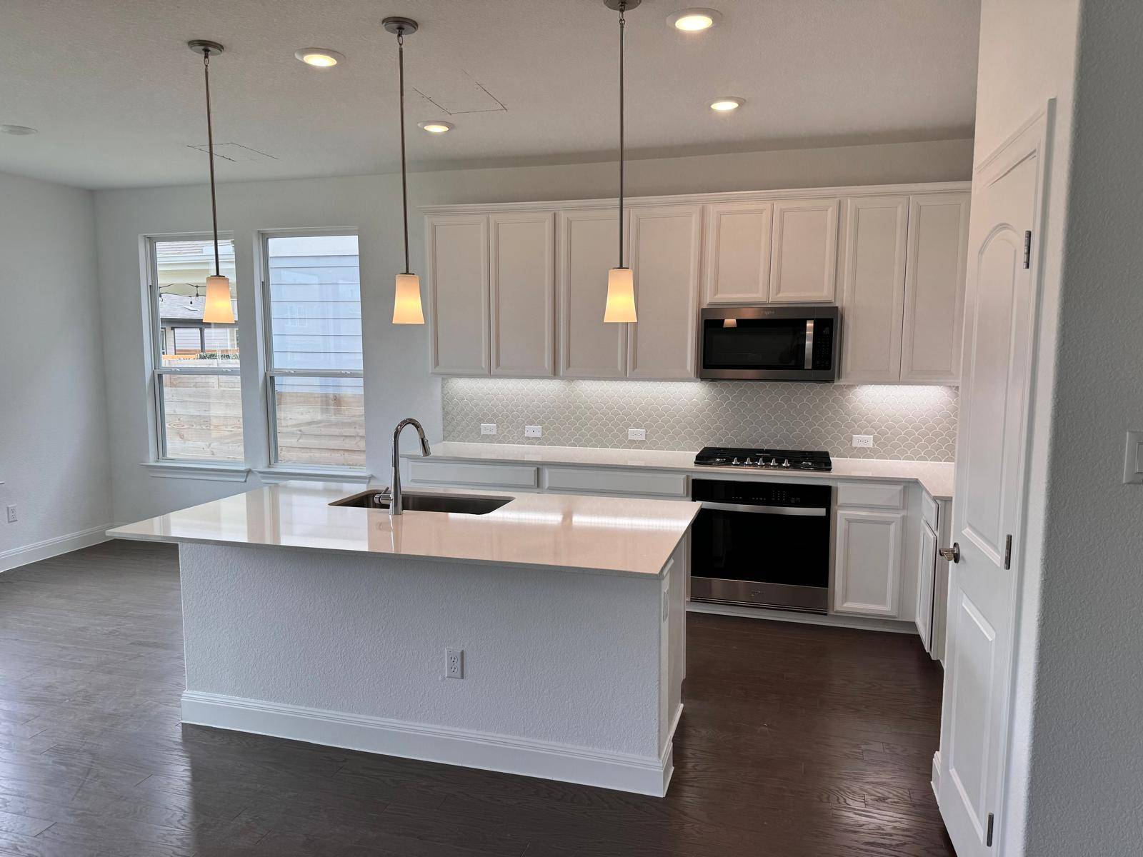 304 Harbors LN, Leander, TX 78641