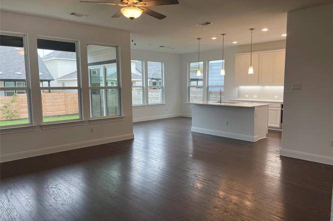 304 Harbors LN, Leander, TX 78641