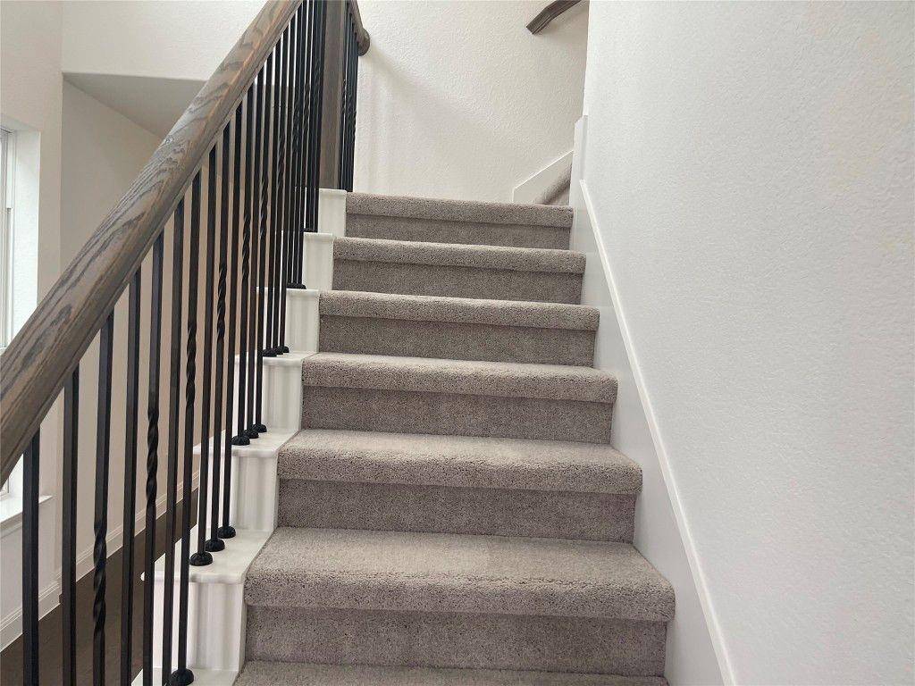 304 Harbors LN, Leander, TX 78641