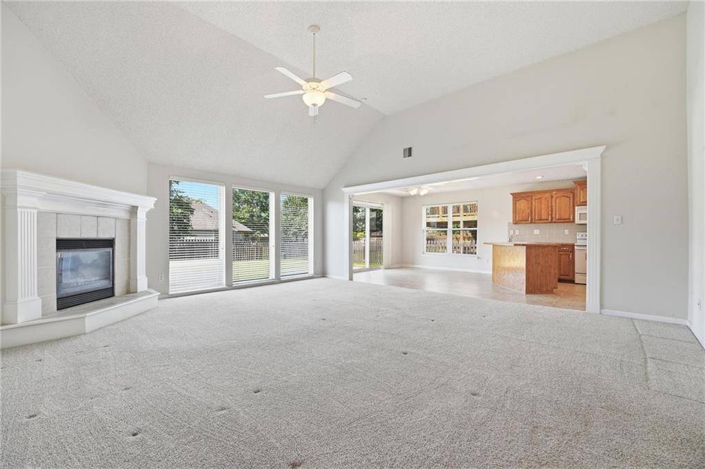 1604 SE Dalton DR, Lee's Summit, MO 64081