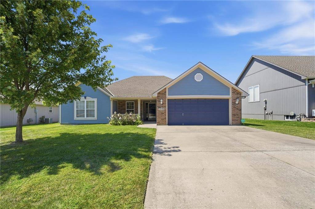1604 SE Dalton DR, Lee's Summit, MO 64081