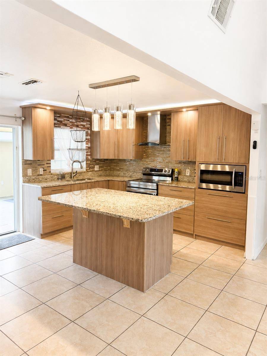 101 GARDENIA RD, Kissimmee, FL 34743