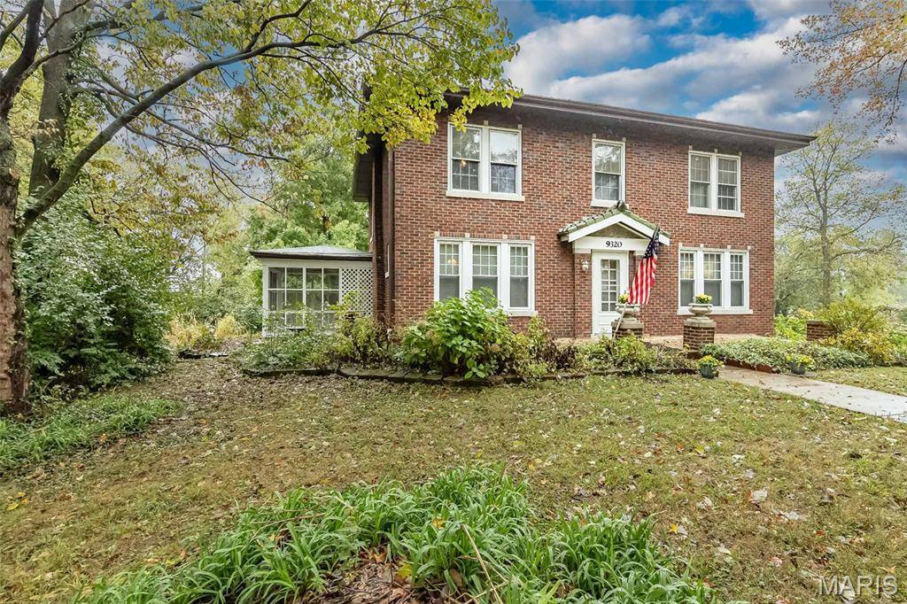 9320 Lincoln DR, Sunset Hills, MO 63127