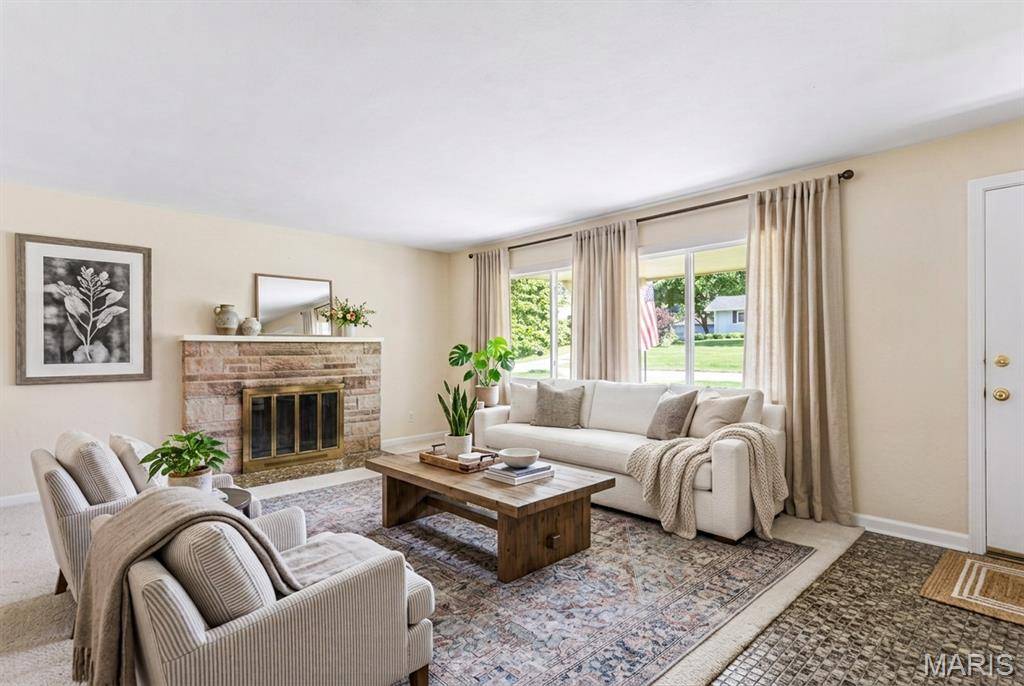 12 Winslow LN, Des Peres, MO 63131