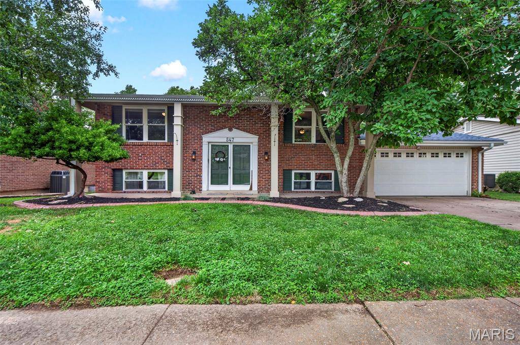 547 Golfwood DR, Ballwin, MO 63021