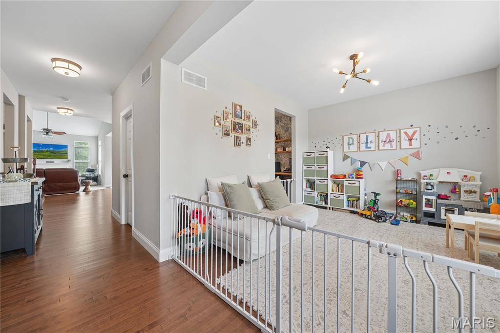 204 Grayleaf CT, Wentzville, MO 63385