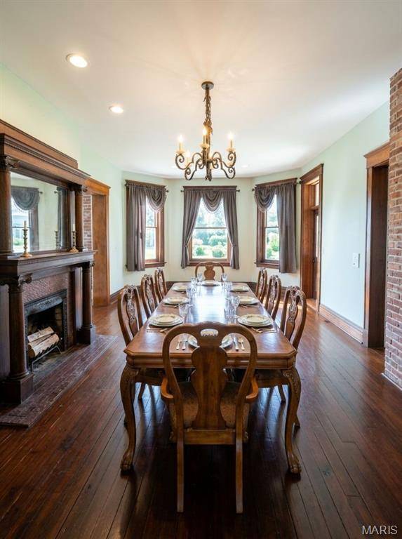 116 W Henry ST, Staunton, IL 62088