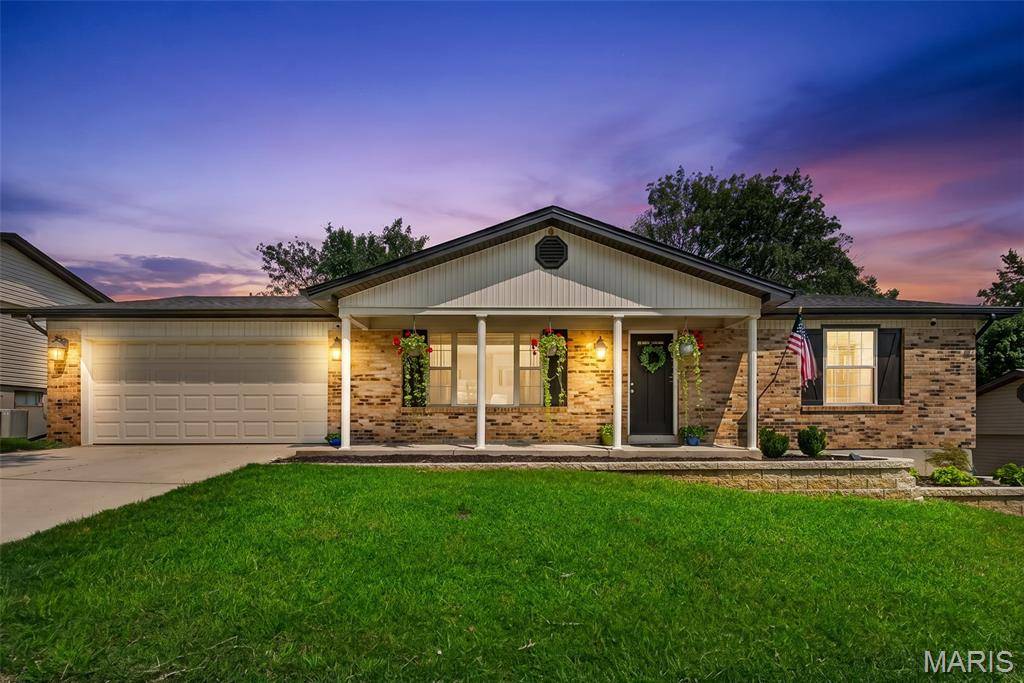 5830 Falcon View LN, St Louis, MO 63129