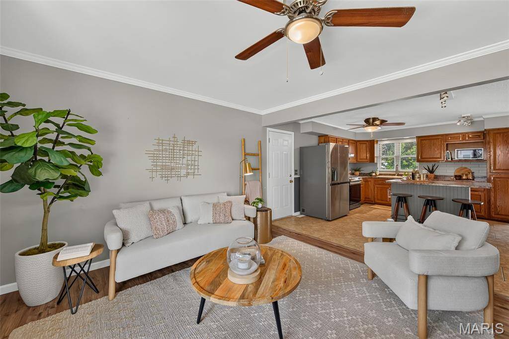 5830 Falcon View LN, St Louis, MO 63129