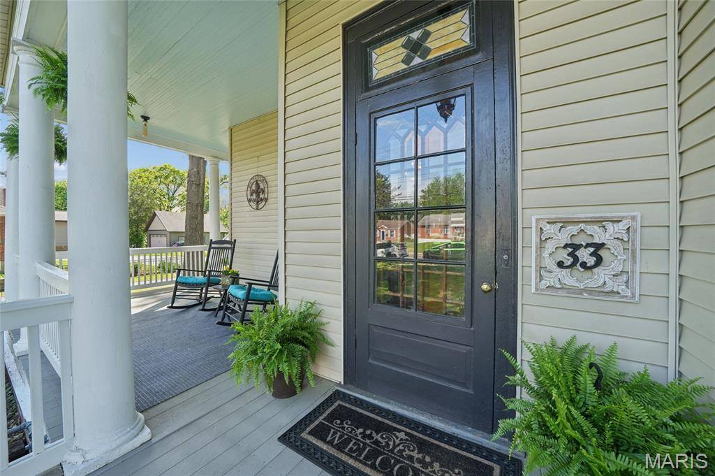 33 S Laclede Station RD, Webster Groves, MO 63119