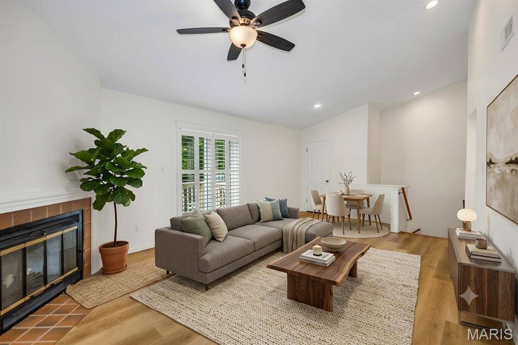 9121 N Swan CIR, Brentwood, MO 63144