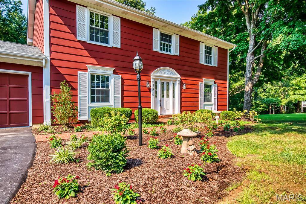 250 Brixham DR, Chesterfield, MO 63017