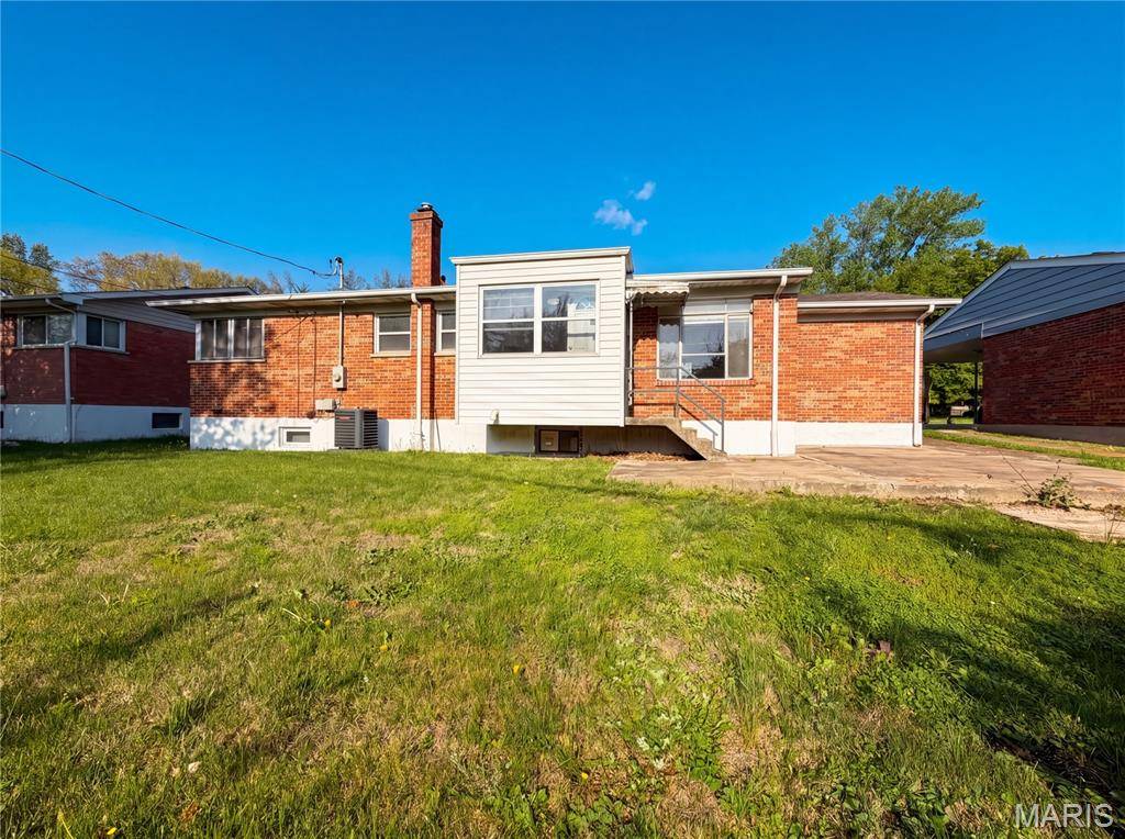 1136 Burch LN, St Louis, MO 63130