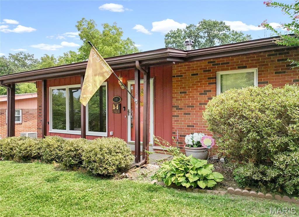 508 Crestvale DR, St Louis, MO 63119