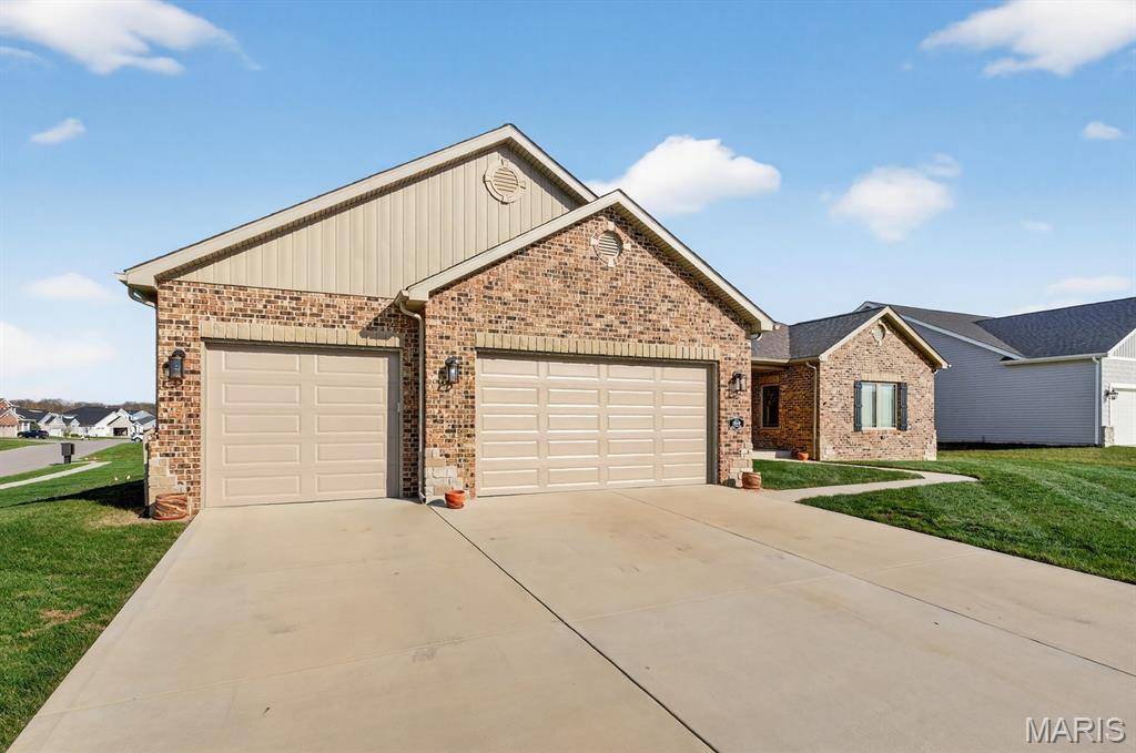 1300 Renwick Way CT, O'fallon, IL 62269