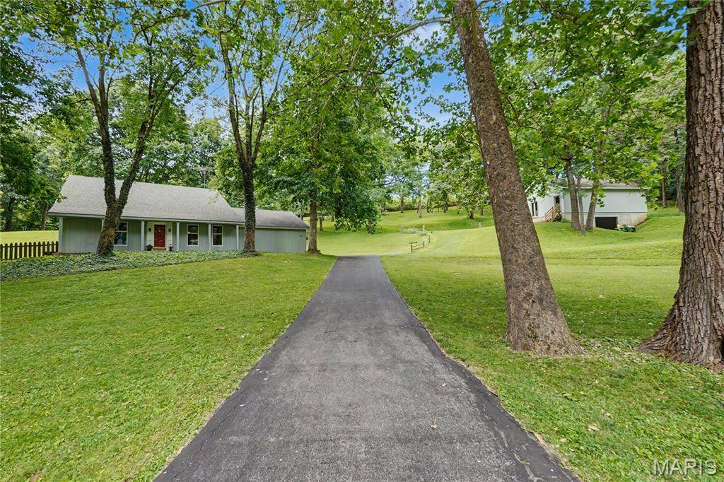 4120 Charbonier RD, Florissant, MO 63031