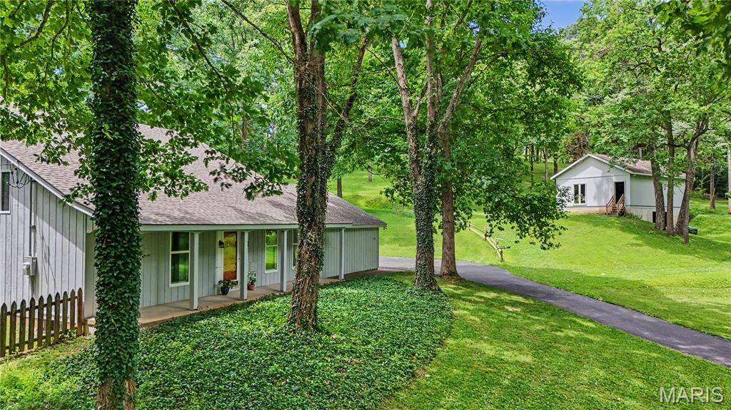 4120 Charbonier RD, Florissant, MO 63031