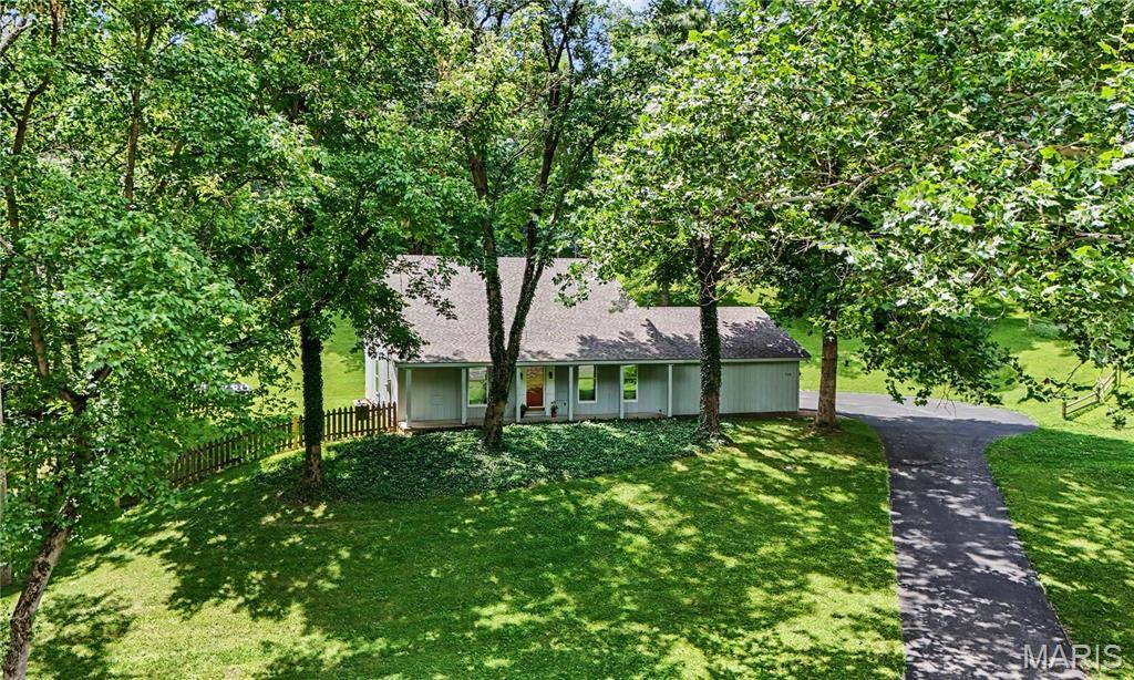 4120 Charbonier RD, Florissant, MO 63031