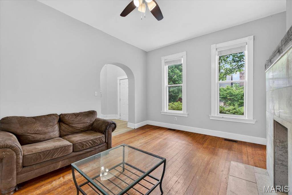 4272 Hartford ST, St Louis, MO 63116