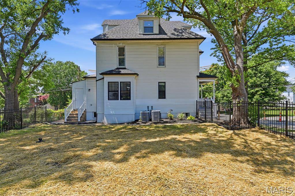 5816 Reber PL, St Louis, MO 63139