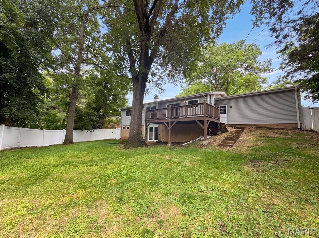 207 Renaldo DR, Chesterfield, MO 63017