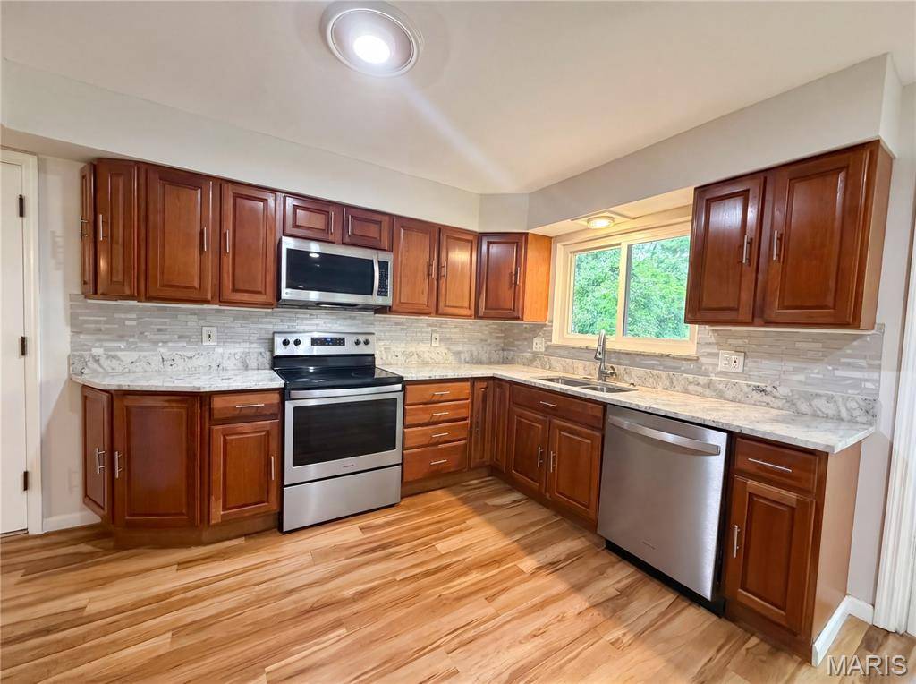 207 Renaldo DR, Chesterfield, MO 63017