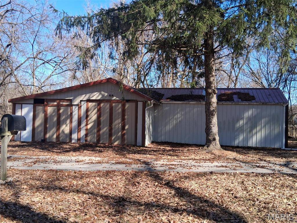 2911 N Center ST, Maryville, IL 62062