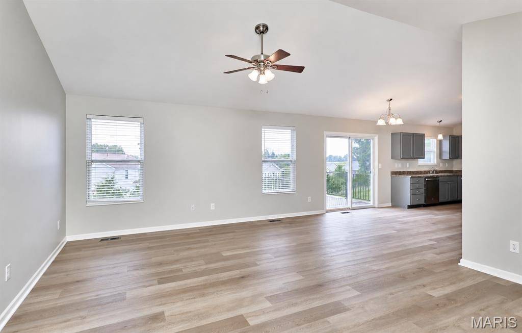10 Sugarberry CT, Troy, MO 63379