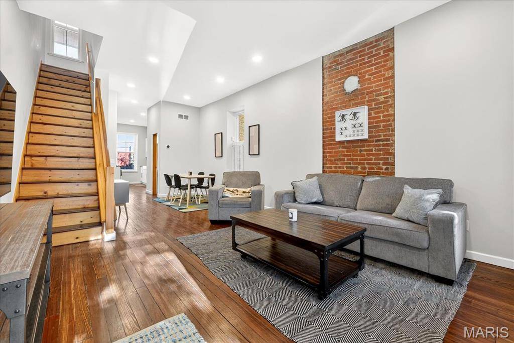 1323 Shenandoah AVE, St Louis, MO 63104
