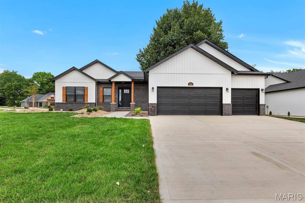 1501 Guilford PL, Troy, IL 62294
