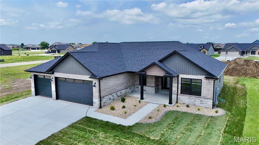 304 Rumsfeld DR, Troy, IL 62294