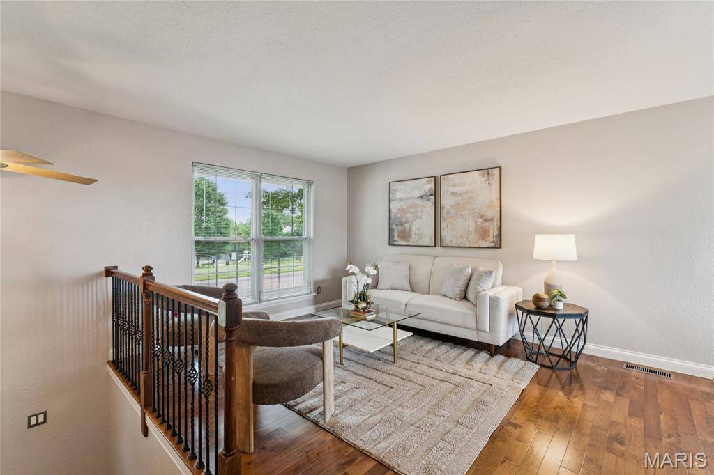 1950 San Luis Rey Pkwy, Fenton, MO 63026