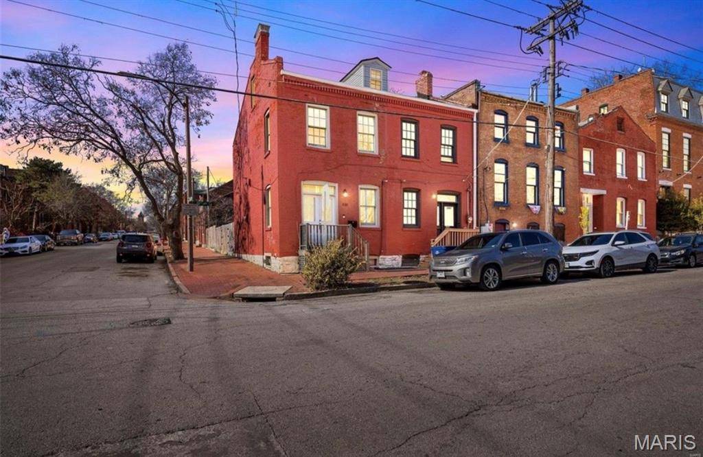 1929 S 9th ST, St Louis, MO 63104