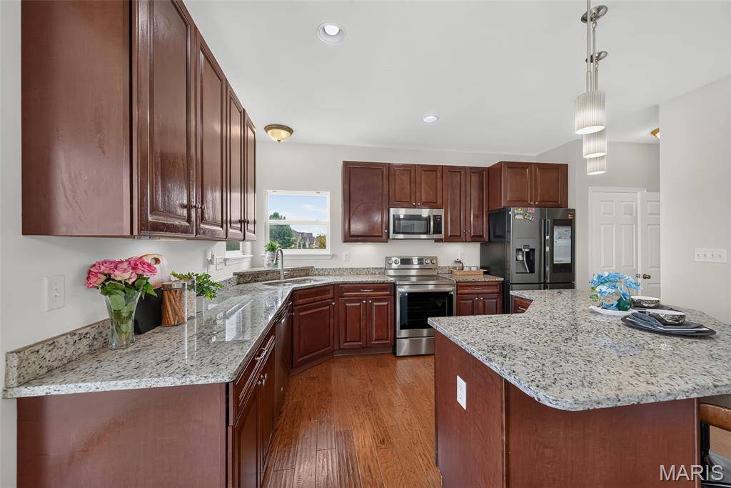 3293 Bentwater PL, St Charles, MO 63301